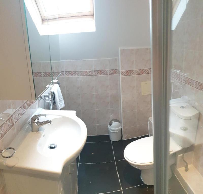 Hotel Redhill Residential Zewnętrze zdjęcie